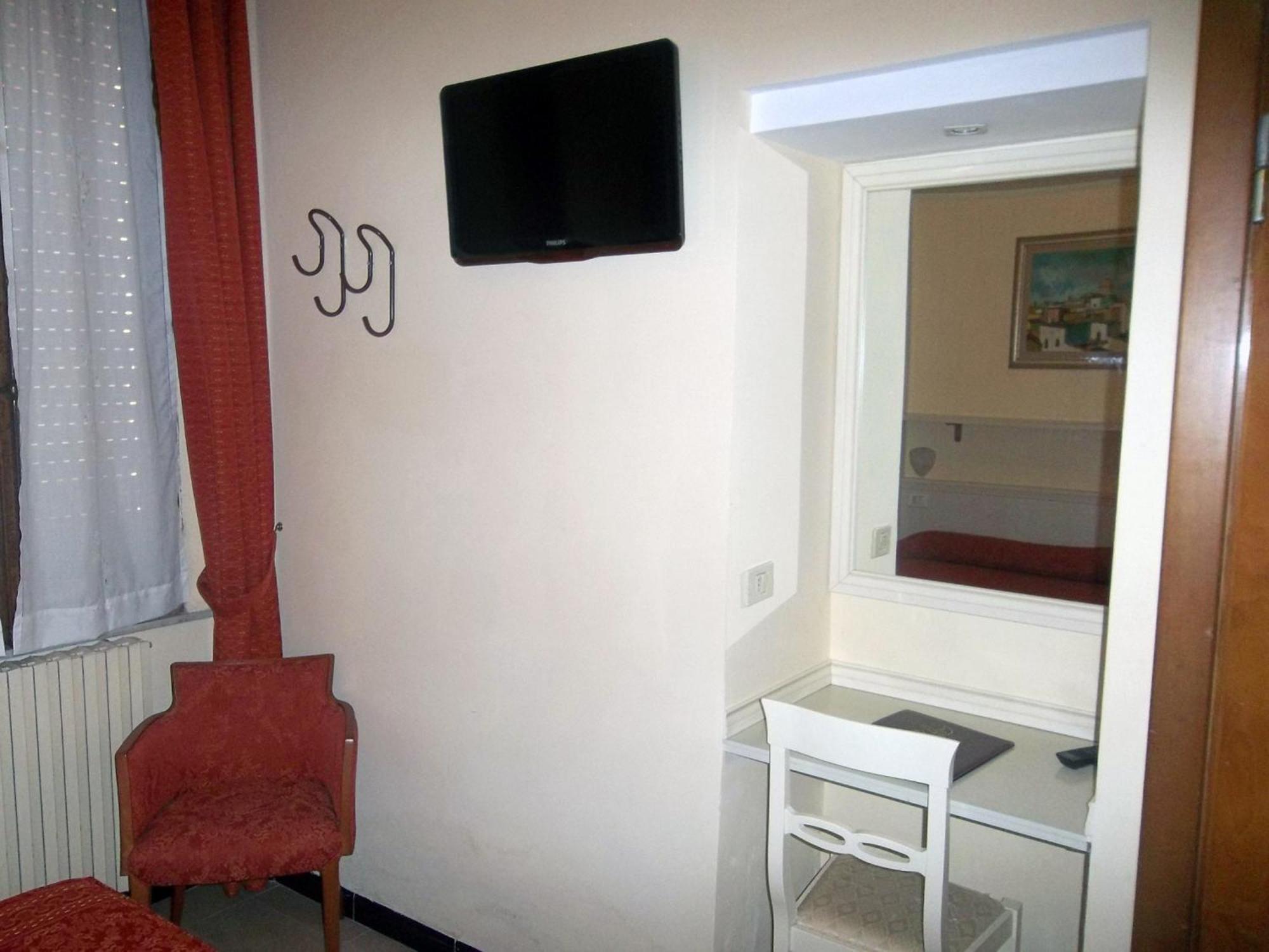 Hotel Lo Squalo Grottammare Cameră foto