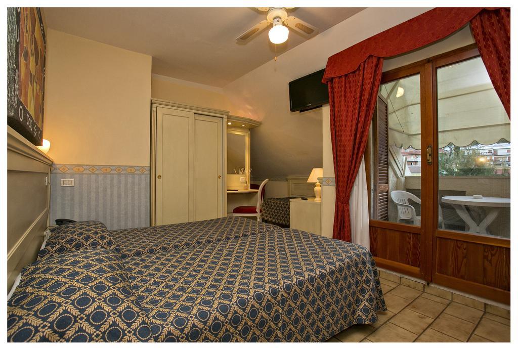 Hotel Lo Squalo Grottammare Cameră foto
